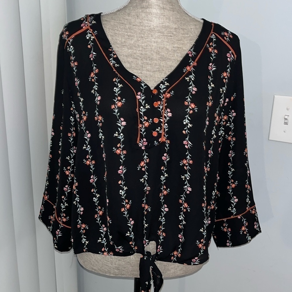 Persaya XL 3/4 sleeve blouse. Black with Pink flowers. Excellent Condition